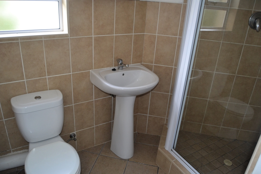 To Let 2 Bedroom Property for Rent in Whispering Pines Western Cape